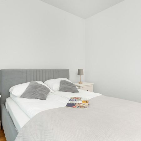 Apartament Na 15 Pietrze Z Widokiem Na Zatoke W Gdyni I Parkingiem By Noclegi Renters グディニャ エクステリア 写真